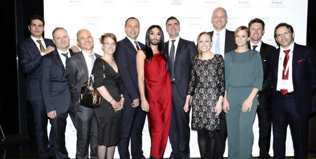 Die Partnerinnen und Partner von E&H Wien mit Conchita Wurst und Mirjam Weichselbraun